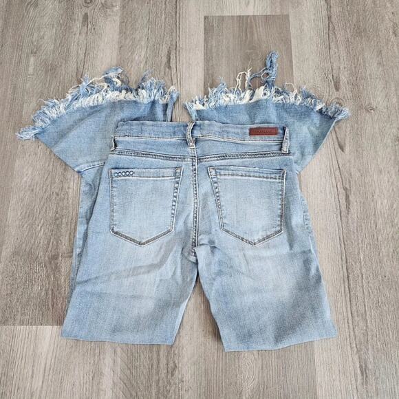 NWT BlankNYC Fancy That Raw Frayed Hem Bell Bottom Jeans - Picture 6 of 8